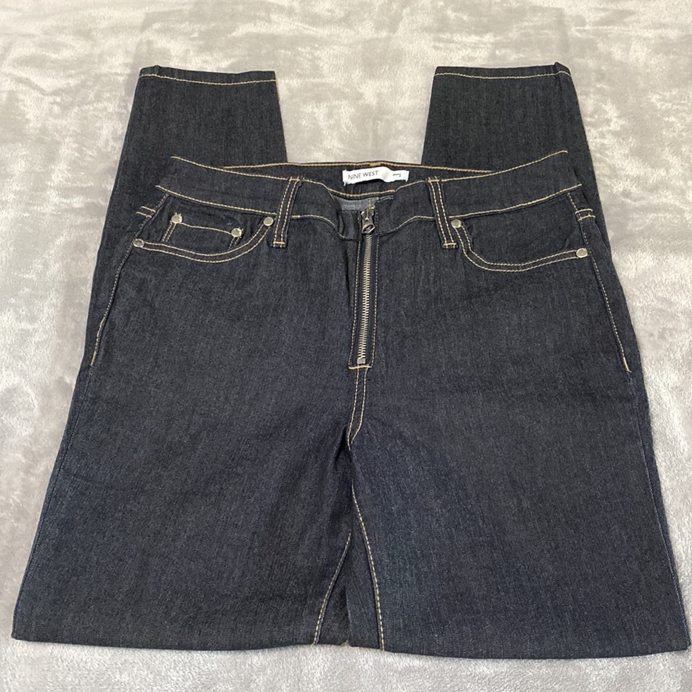 NINE WEST SKINNY JEANS, SIZE 6.